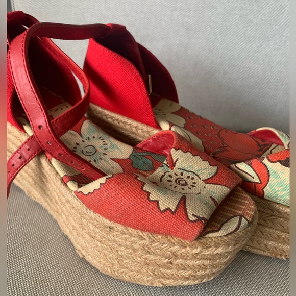 Tory Burch platform sandals - Picture 1 of 7